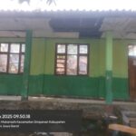 Satu Ruang Kelas SMPN 4 Simpenan Ambruk, Hj Eva Minta Dinas Segera Memperbaikinya