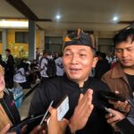 Jembatan Leuwidingding Rusak Parah, Puluhan Siswa Naik Perahu Karet, Kadisdik Kabupaten Sukabumi: “Tenang Kami Sudah Punya Solusi”