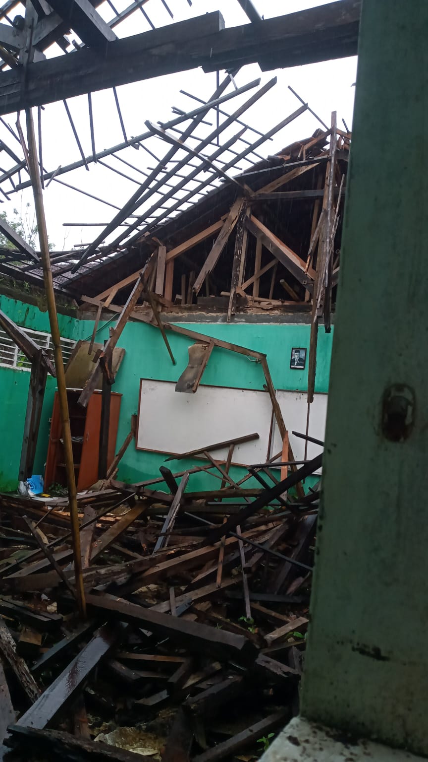 Zetta Gercep Tangani Rubuhnya Ruang Kelas di SMPN 1 Gunungguruh Sukabumi
