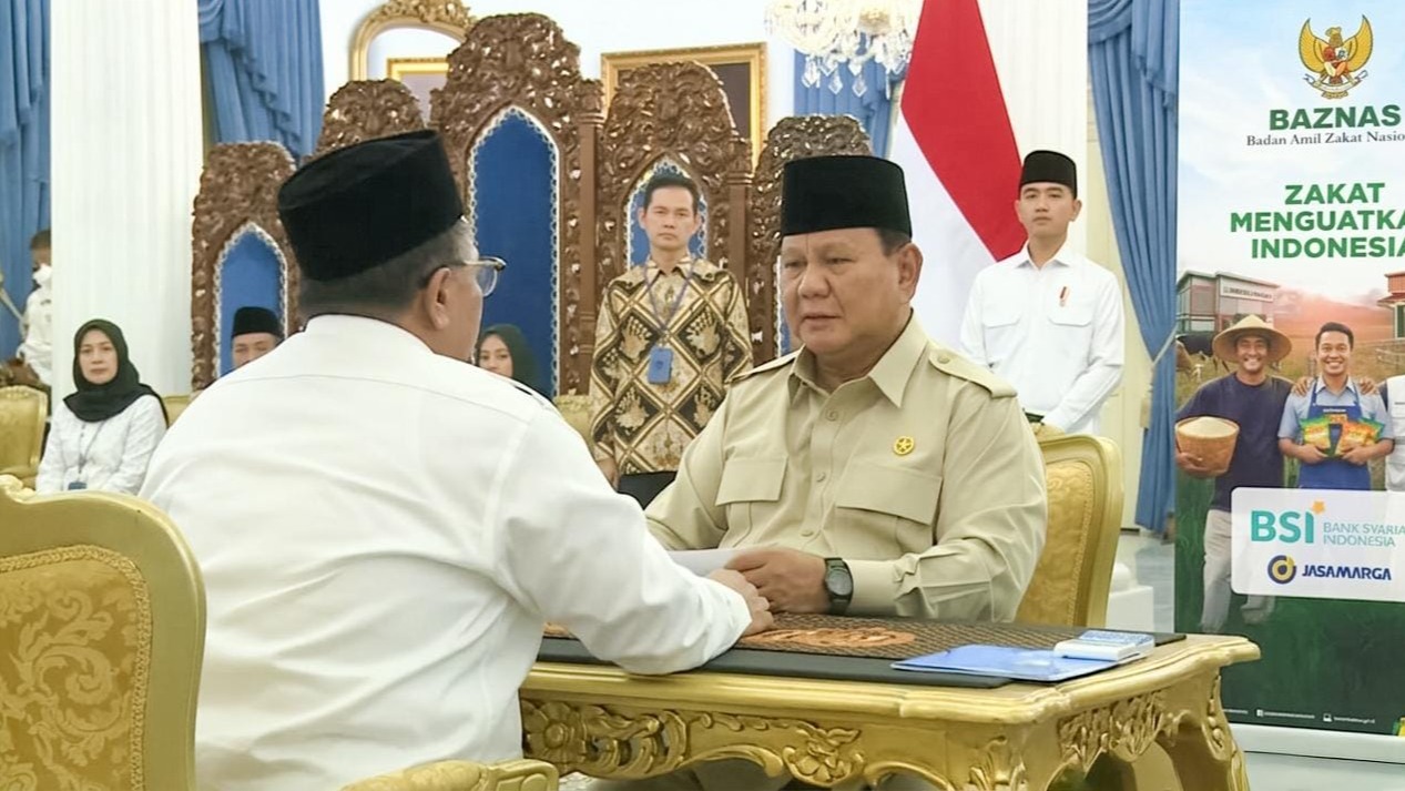 Presiden Prabowo Serahkan Zakat di Istana Negara