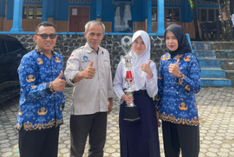 Desti Rusniawati, Siswi SMPN 1 Surade Kembali Raih Juara Cerpen Tingkat Nasional