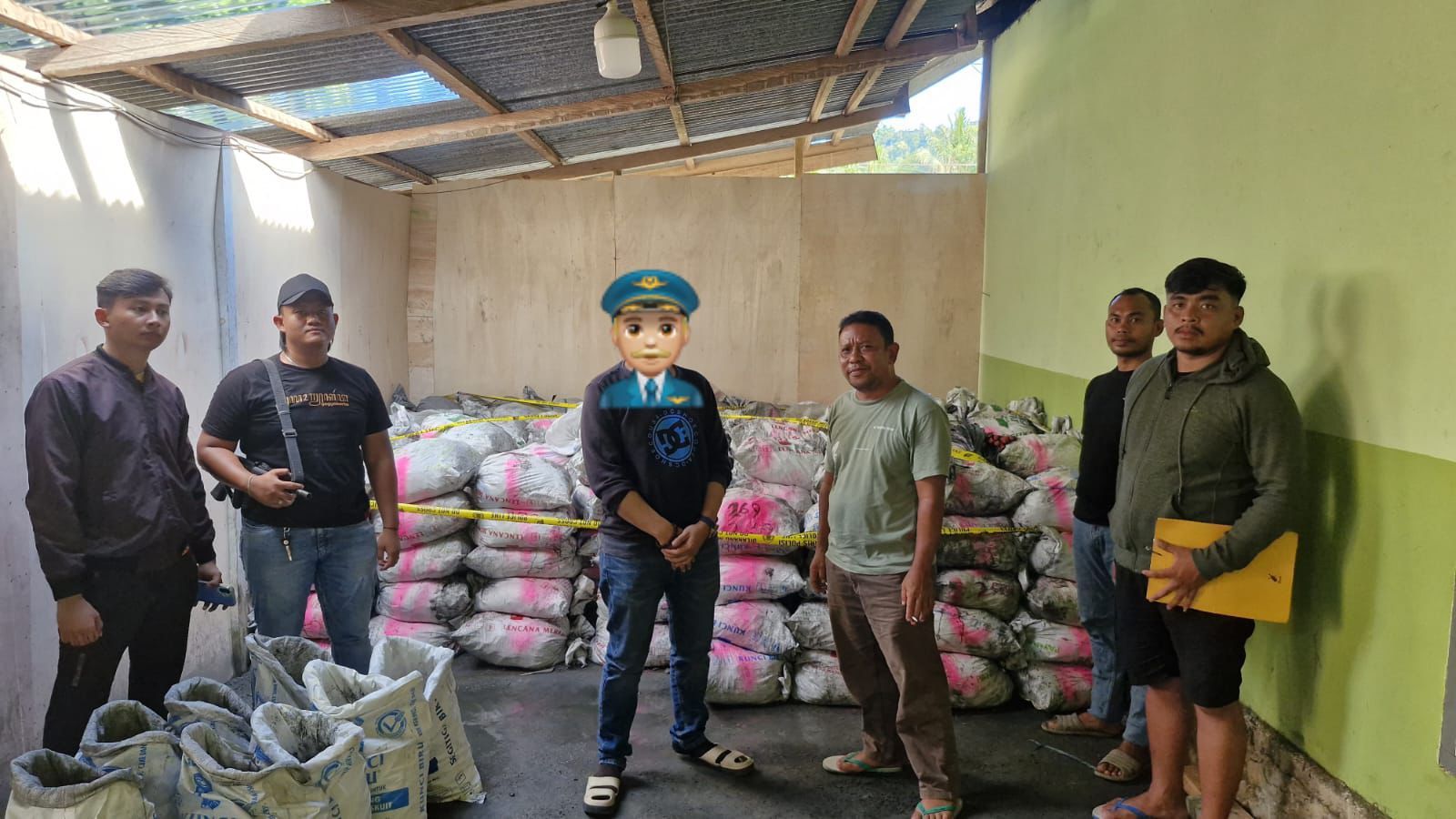Polda Gorontalo Ungkap Ratusan Karung Berisi Batu Hitam