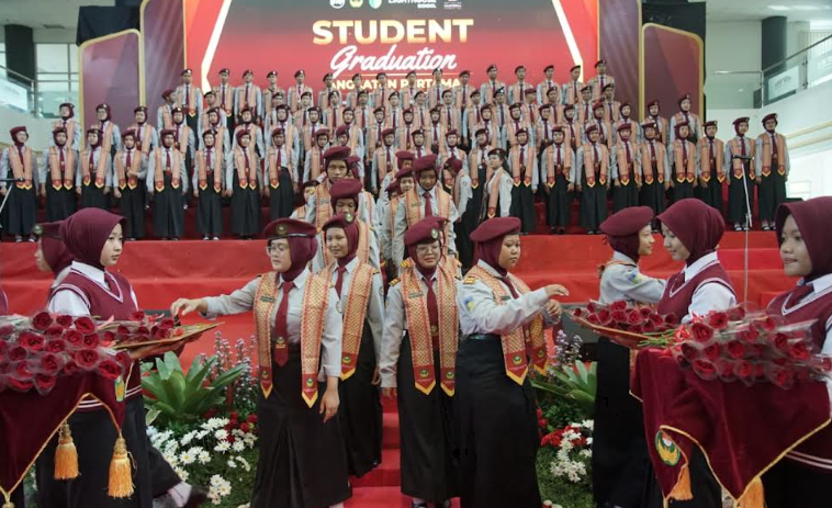 Angkatan Pertama, 73,21% Lulusan SMA Dharma Wanita 1 Pare Diterima di PTN