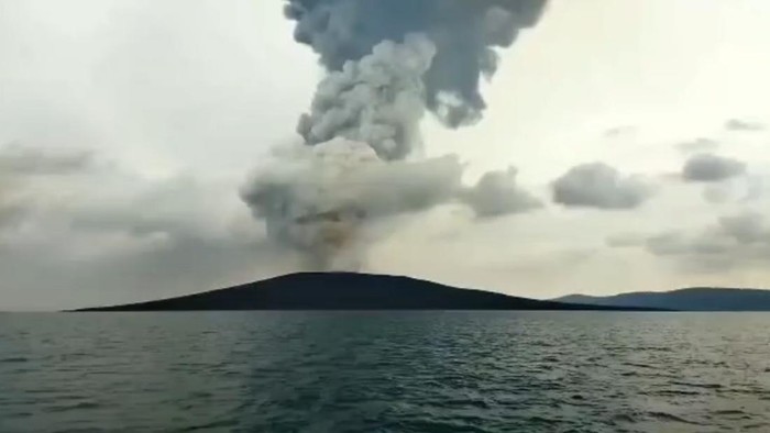 Hampir Bersamaan, Empat Gunung di Indonesia Sedang Meletus