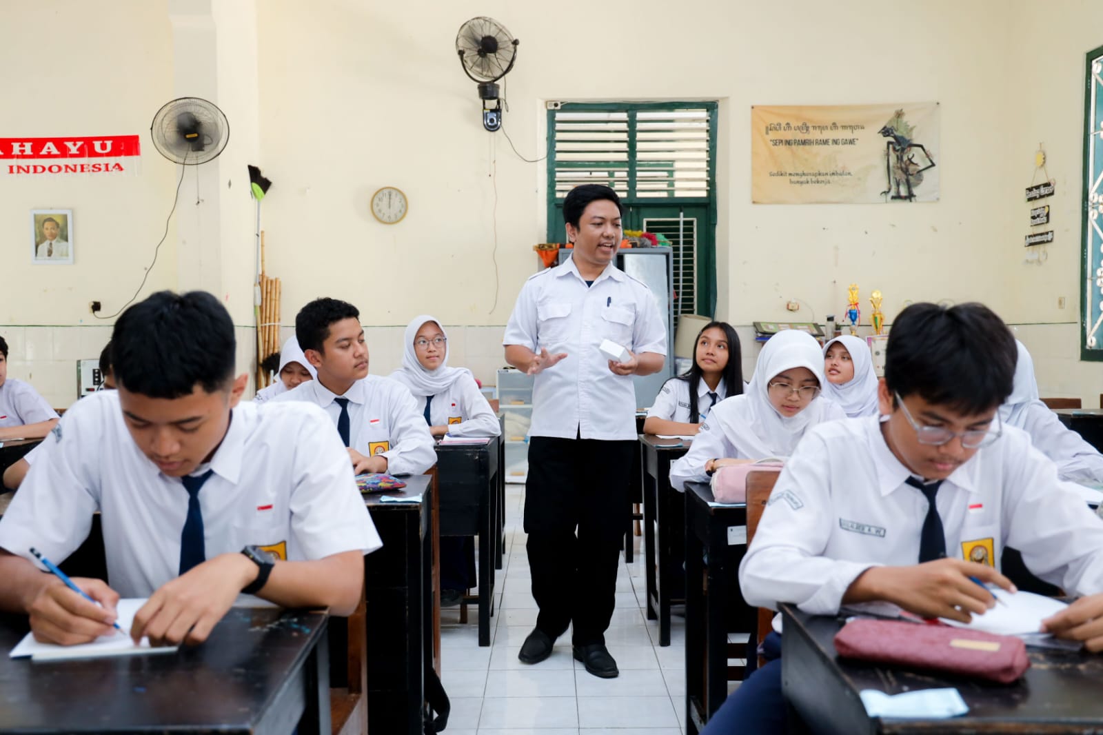 Kabar Baik untuk Guru: Pemerintah Perkuat Kesejahteraan, Karier, dan Kompetensi